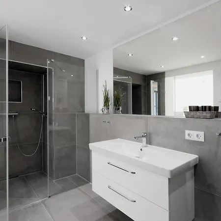 Gardensuite Apartment *